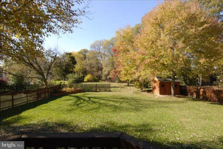 8614 Fort Hunt Road Alexandria, VA 22308 - Photo 21 of 23 Back yard