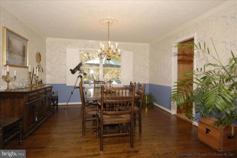 8614 Fort Hunt Road Alexandria, VA 22308 - Photo 4 of 23 Dining Room