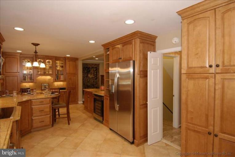 8614 Fort Hunt Road Alexandria, VA 22308 - Photo 6 of 23 Kitchen #2