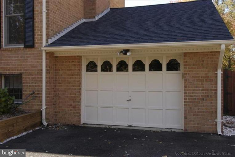 8614 Fort Hunt Road Alexandria, VA 22308 - Photo 7 of 23 Garage 1