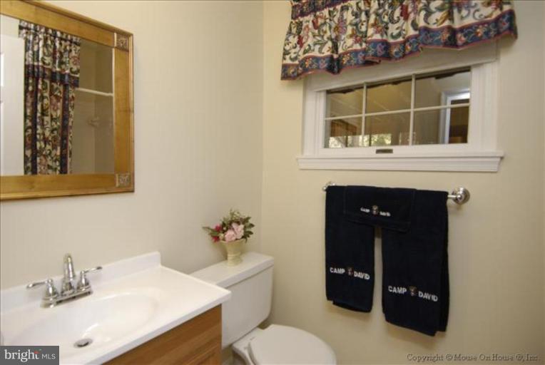 8614 Fort Hunt Road Alexandria, VA 22308 - Photo 10 of 23 Bath #1