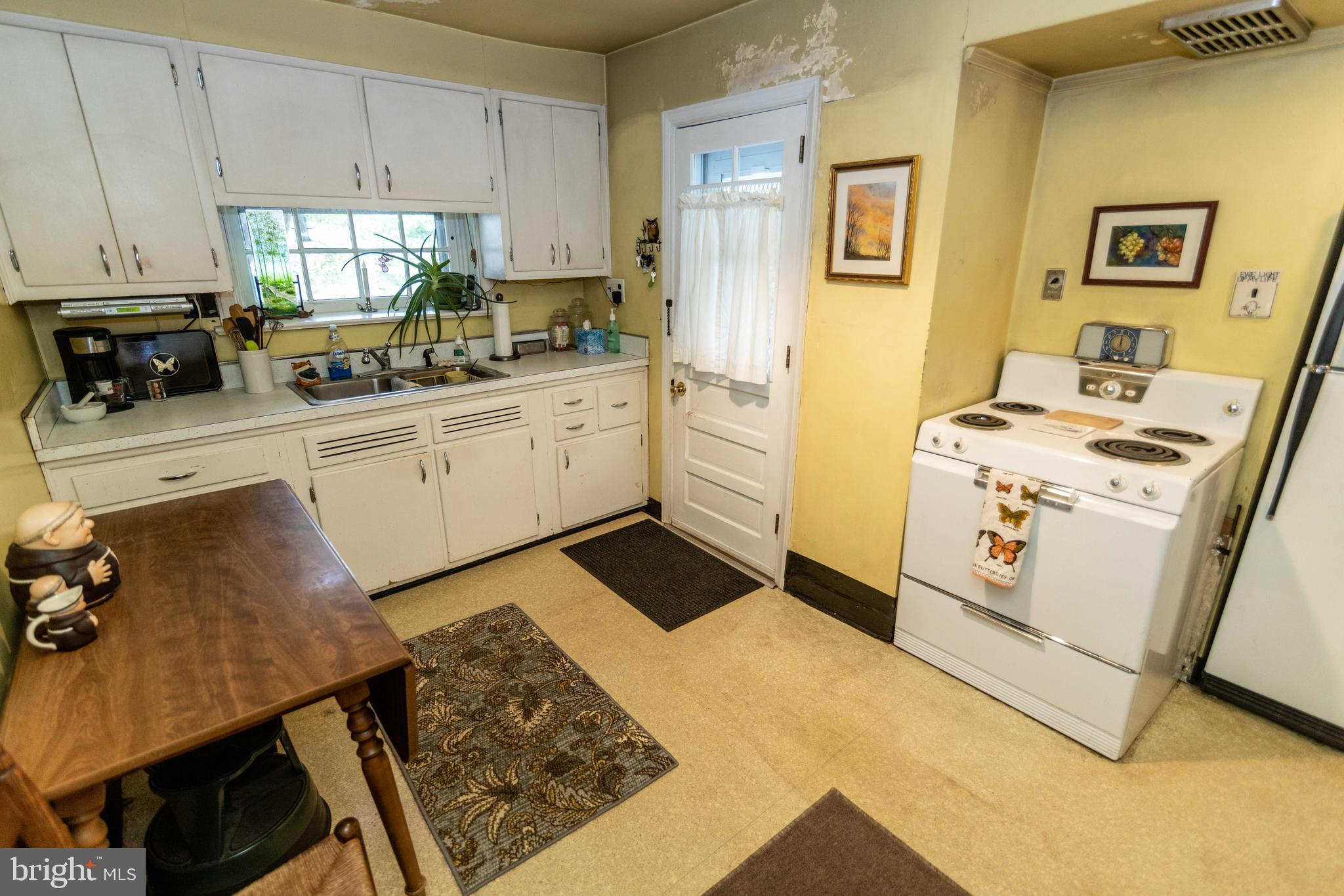 2 Green Valley Road Wallingford, PA 19086 - Photo 13 of 35 a kitchen with a stove and a refrigerator