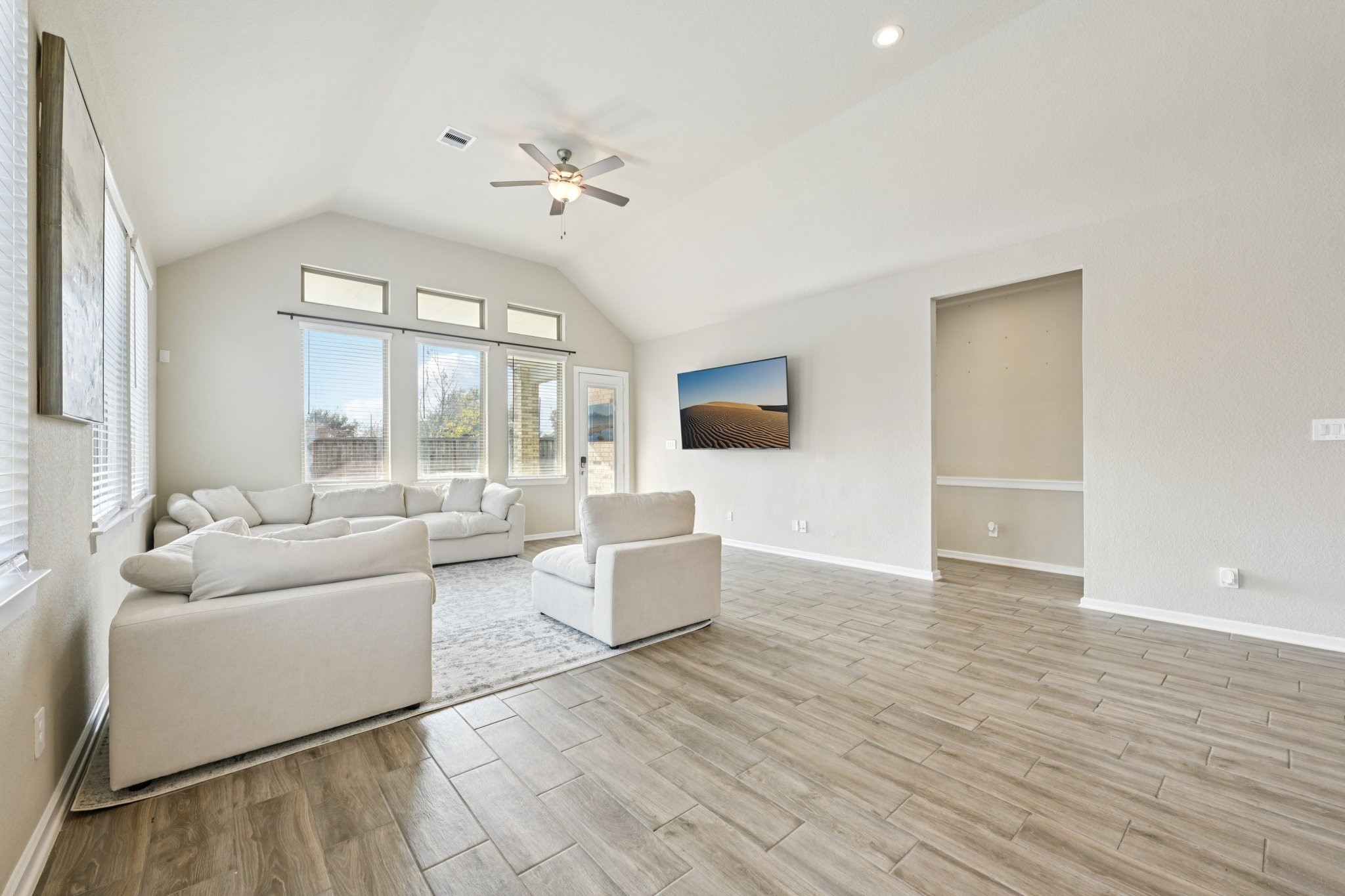 4734 Franklin Way Iowa Colony, TX 77583 - Photo 23 of 33 Living room
