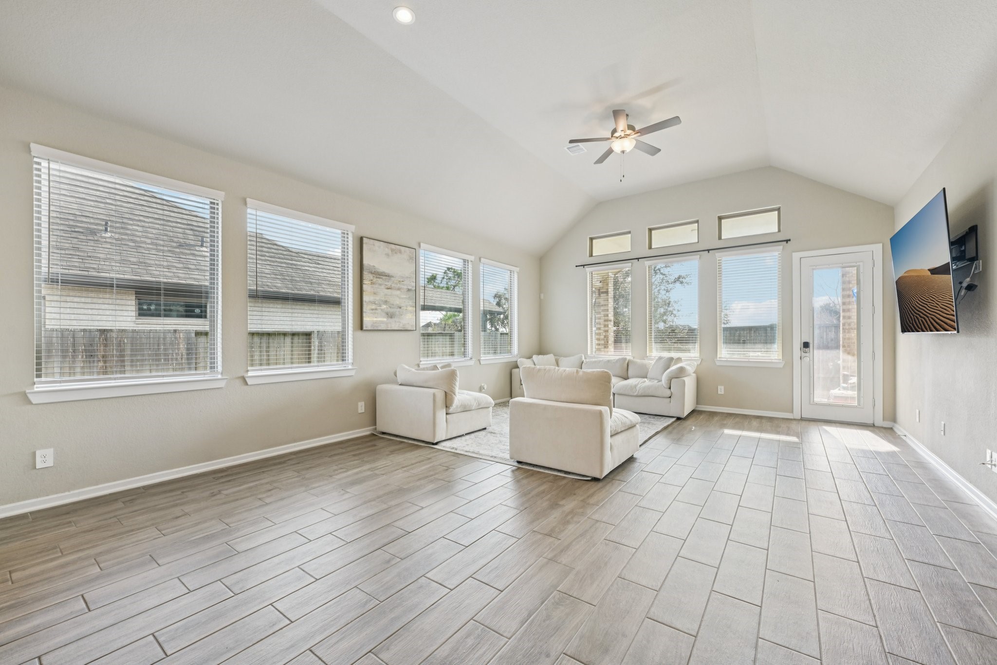 4734 Franklin Way Iowa Colony, TX 77583 - Photo 4 of 33 Living room with high ceilings
