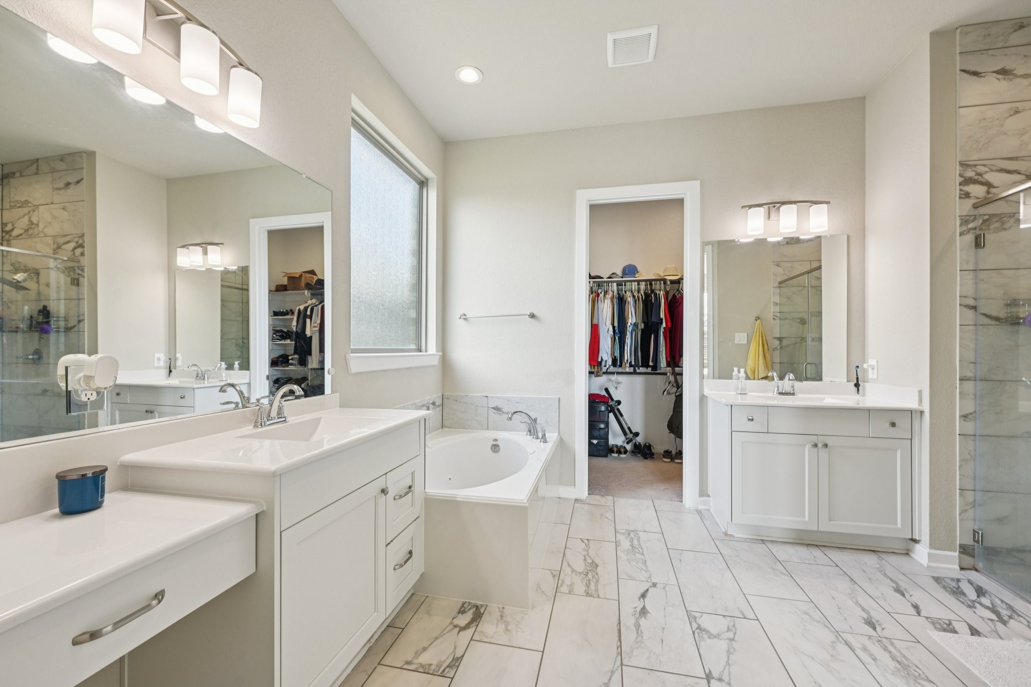 4734 Franklin Way Iowa Colony, TX 77583 - Photo 5 of 33 Primary bathroom with 2 vanity areas