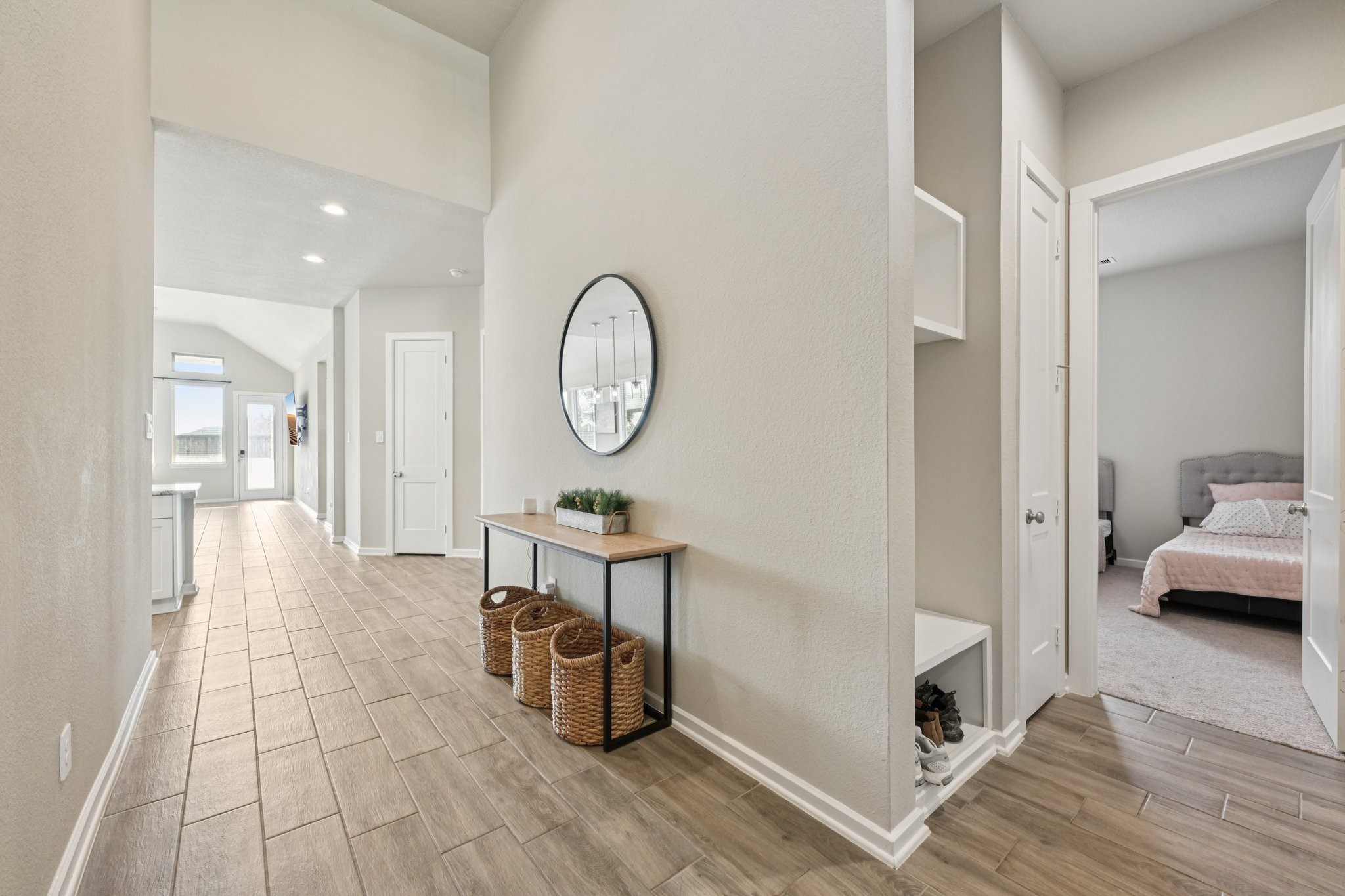 4734 Franklin Way Iowa Colony, TX 77583 - Photo 6 of 33 Entry way to the kitchen/living room