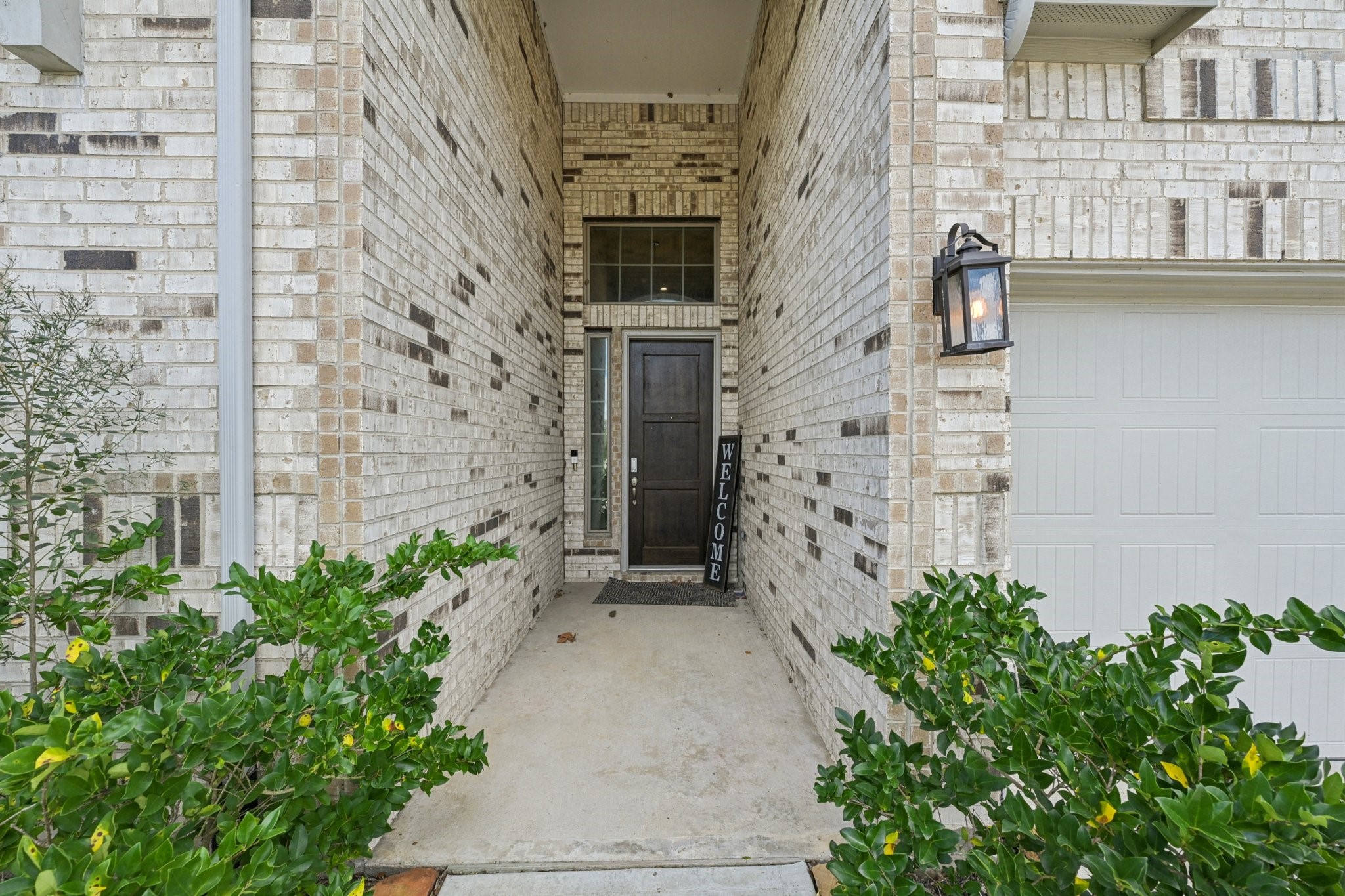 4734 Franklin Way Iowa Colony, TX 77583 - Photo 9 of 33 Entry way to front door