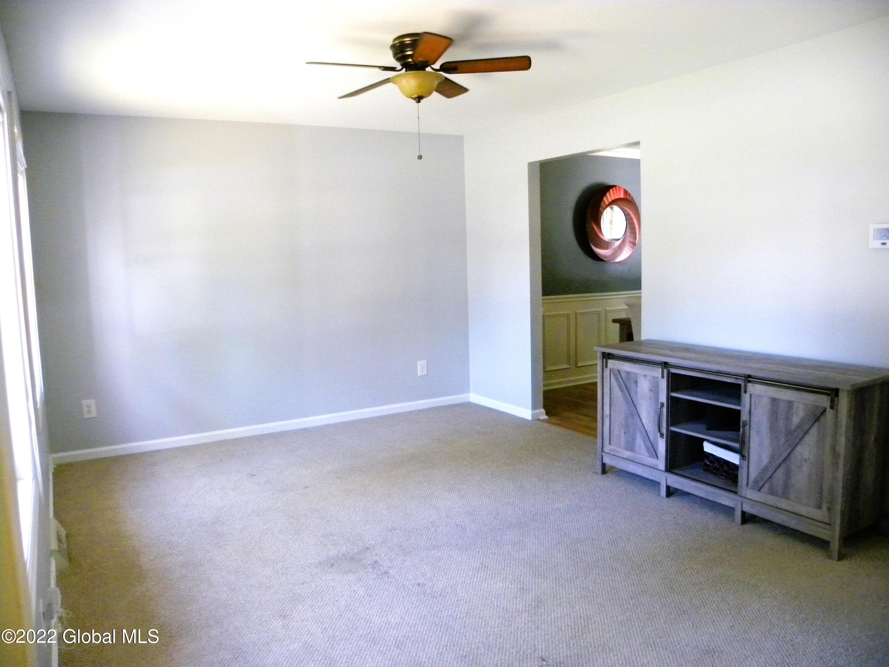 443 Kings Road Schenectady, NY 12304 - Photo 6 of 21 DSCN3406