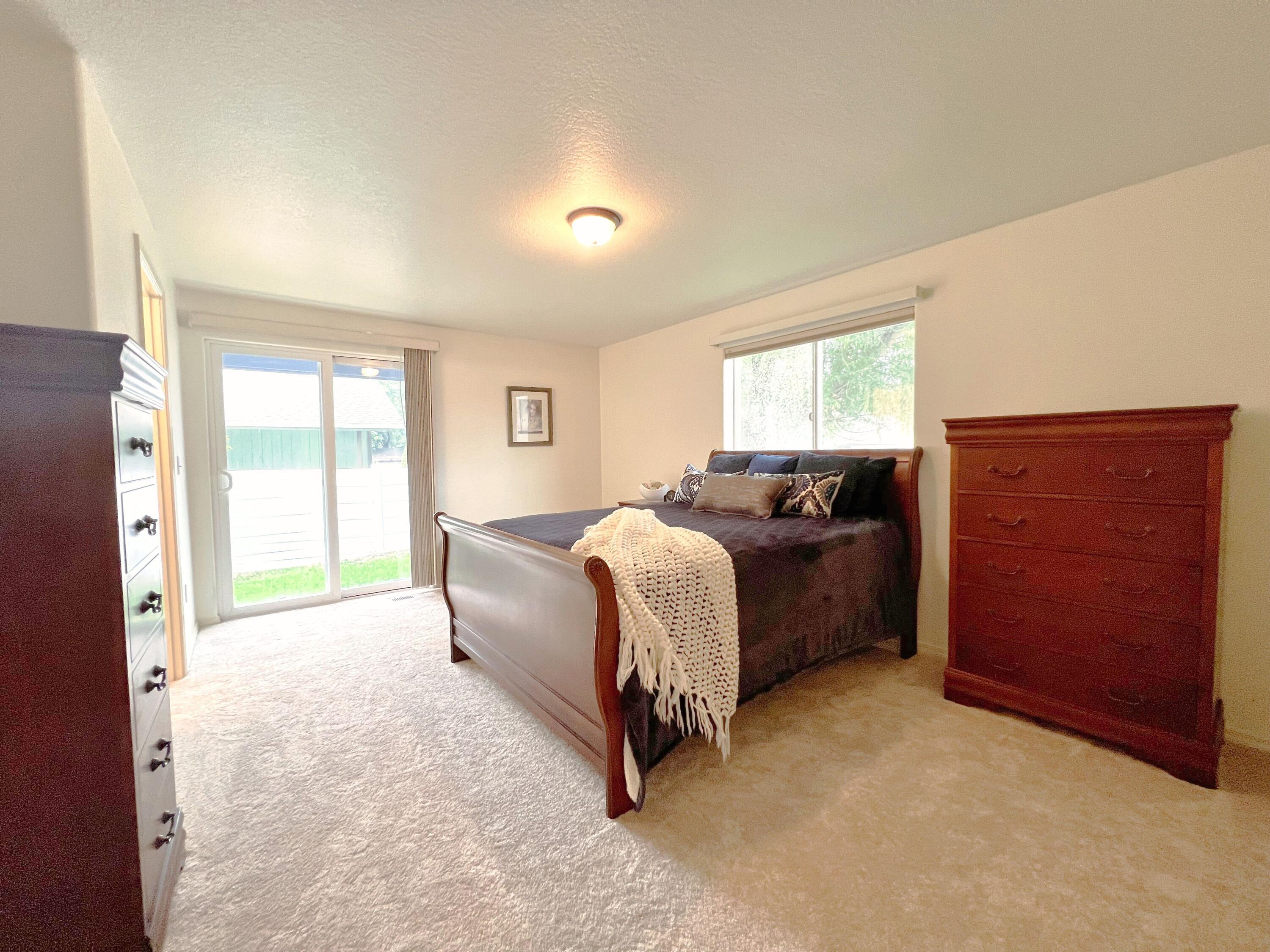 2006 Southwest 35th Place Redmond, OR 97756 - Photo 13 of 27 New Carpet
