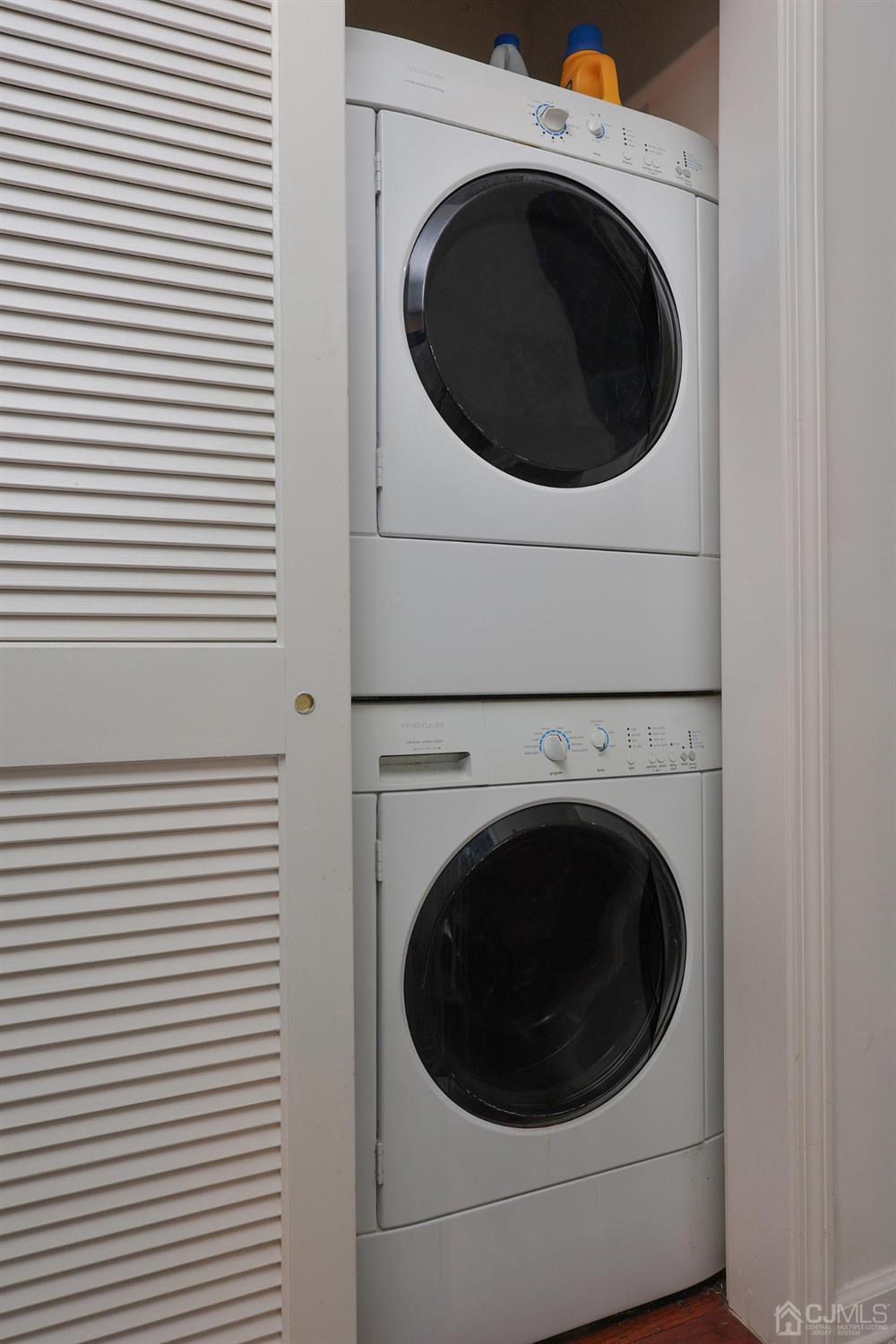 368 Rector Street, Unit 417 Perth Amboy, NJ 08861 - Photo 17 of 27 a utility room with dryer and washer