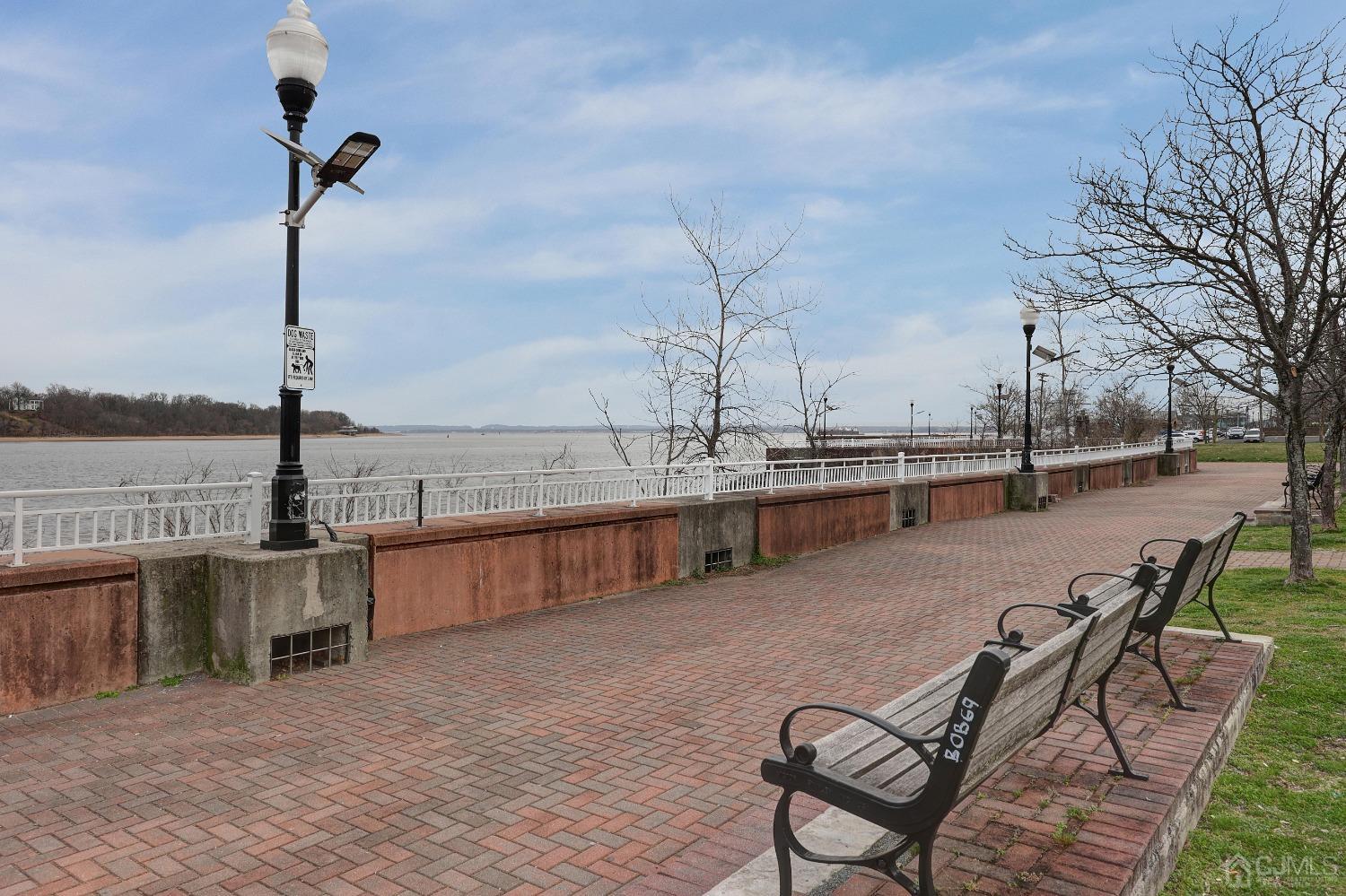 368 Rector Street, Unit 417 Perth Amboy, NJ 08861 - Photo 26 of 27 a view of a chairs and table on the terrace