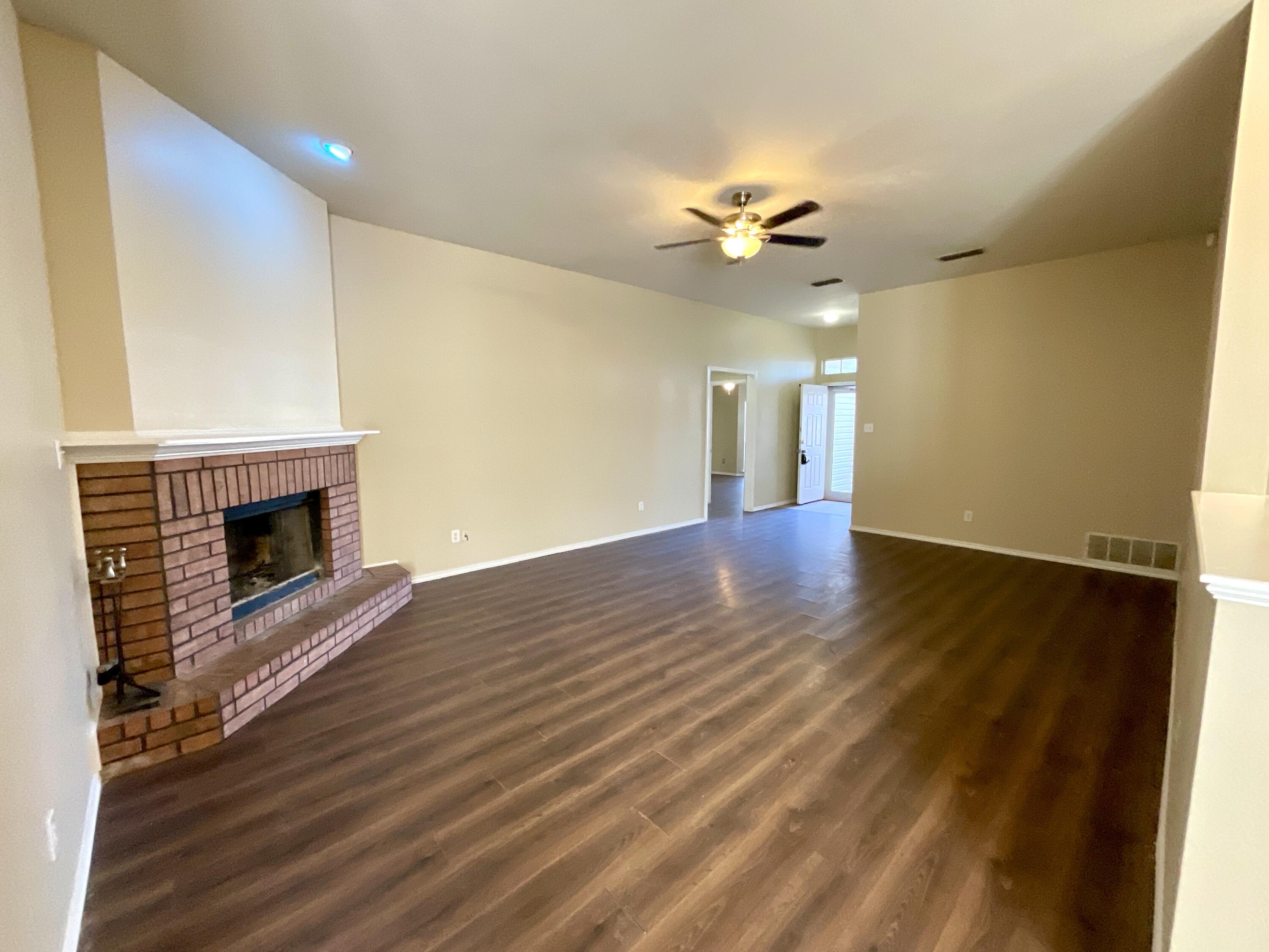 6717 89th Street Lubbock, TX 79424 - Photo 2 of 11 original (16)