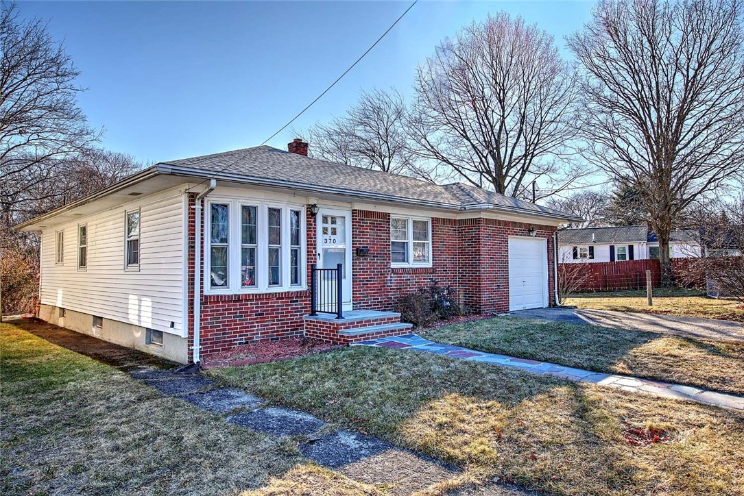 370 Budlong Road Cranston, RI 02920 - Photo 2 of 36 Gallery Image 2