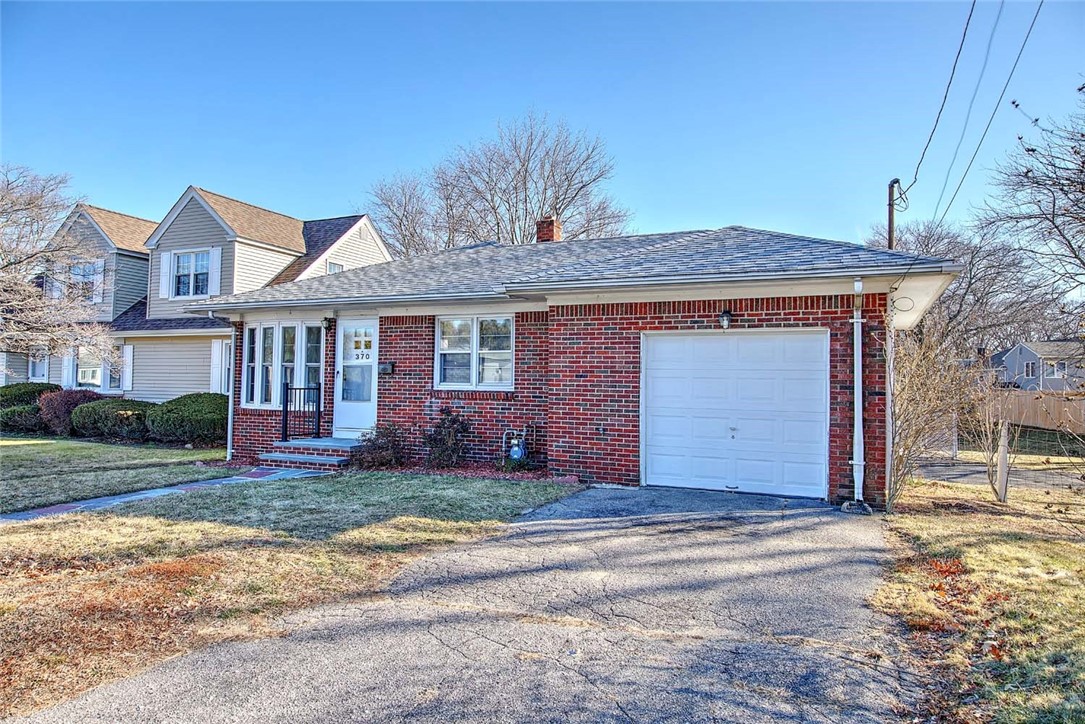 370 Budlong Road Cranston, RI 02920 - Photo 3 of 36 Gallery Image 3