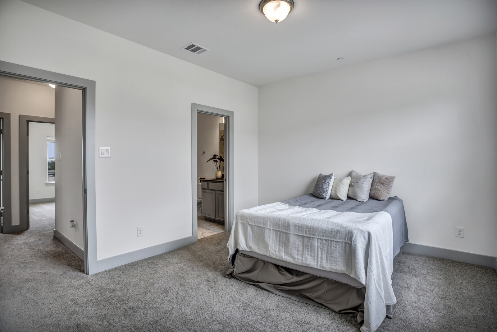 2121 Local Rebel Street Leander, TX 78641 - Photo 12 of 32 Large primary ensuite
