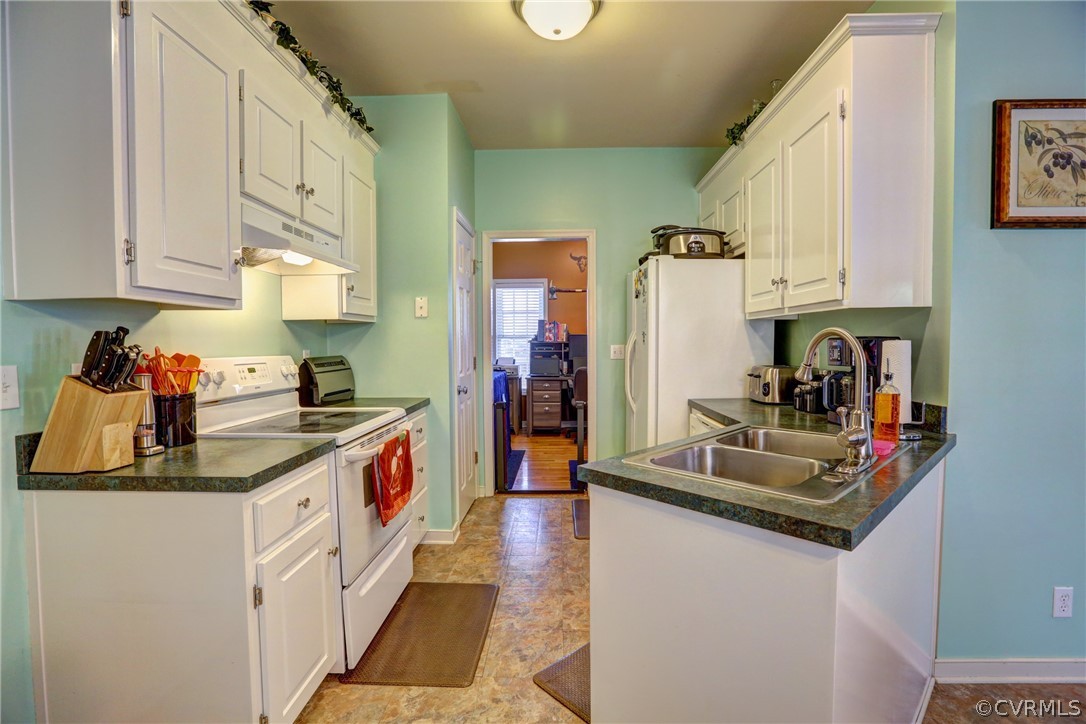 15855 Sandwave Road Chester, VA 23831 - Photo 11 of 42 a kitchen with stainless steel appliances granite countertop a sink and cabinets