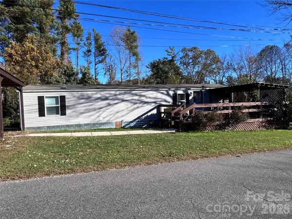 a view of a house with a backyard