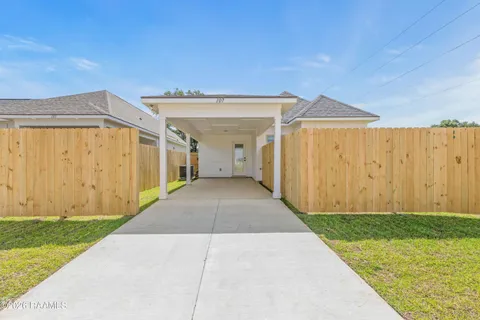 $209,900 | 107 Foxglove, Youngsville, LA 70592