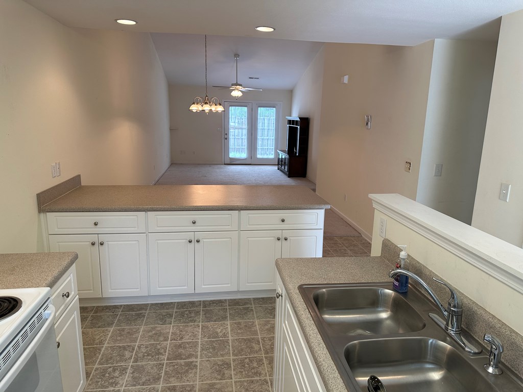 140 Rhett Court Greenwood, SC 29649 - Photo 8 of 31 Gallery Image 8