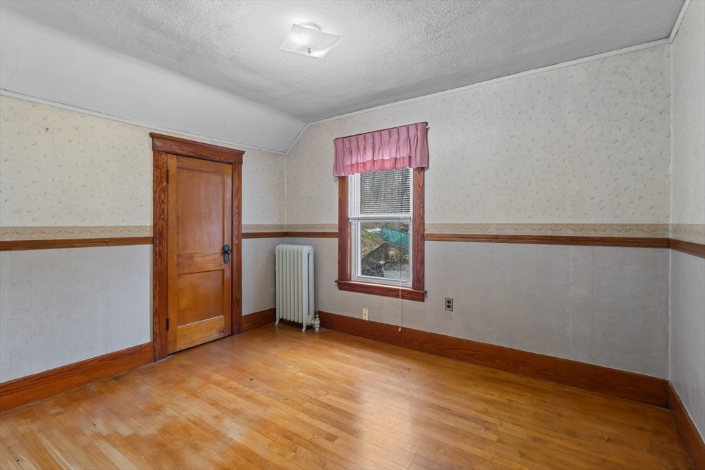 35 Chesterfield Road Worcester, MA 01602 - Photo 16 of 32