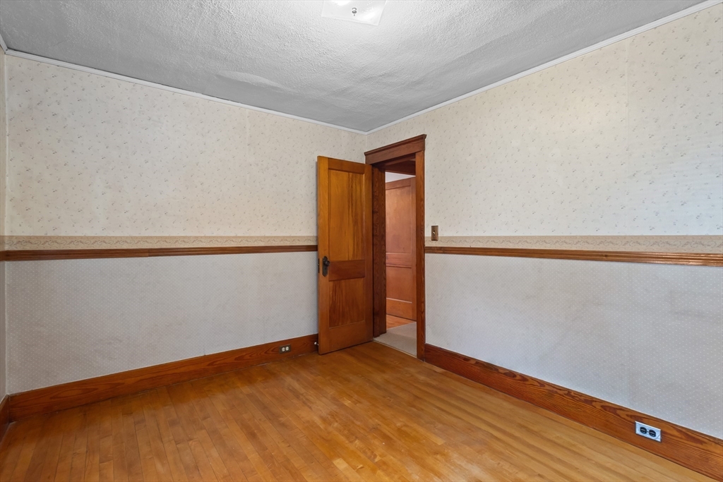 35 Chesterfield Road Worcester, MA 01602 - Photo 17 of 32