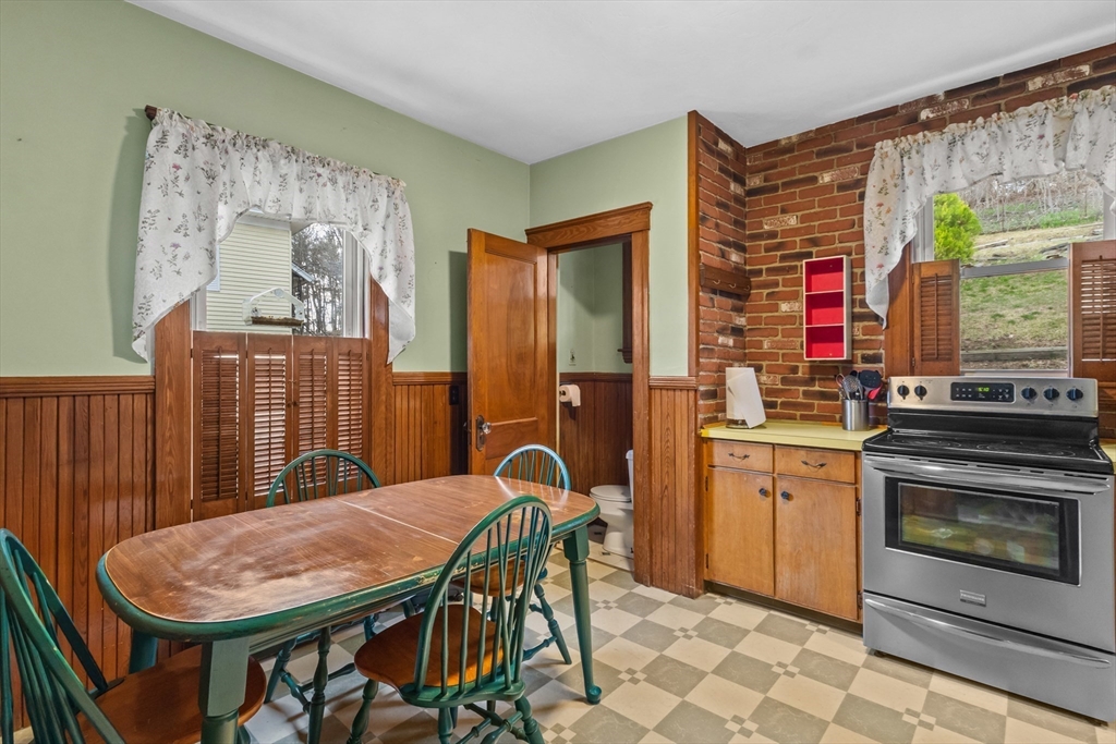 35 Chesterfield Road Worcester, MA 01602 - Photo 4 of 32