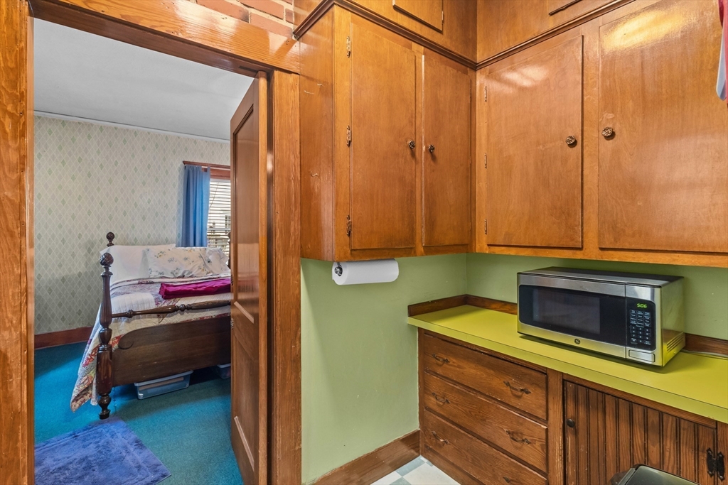 35 Chesterfield Road Worcester, MA 01602 - Photo 5 of 32