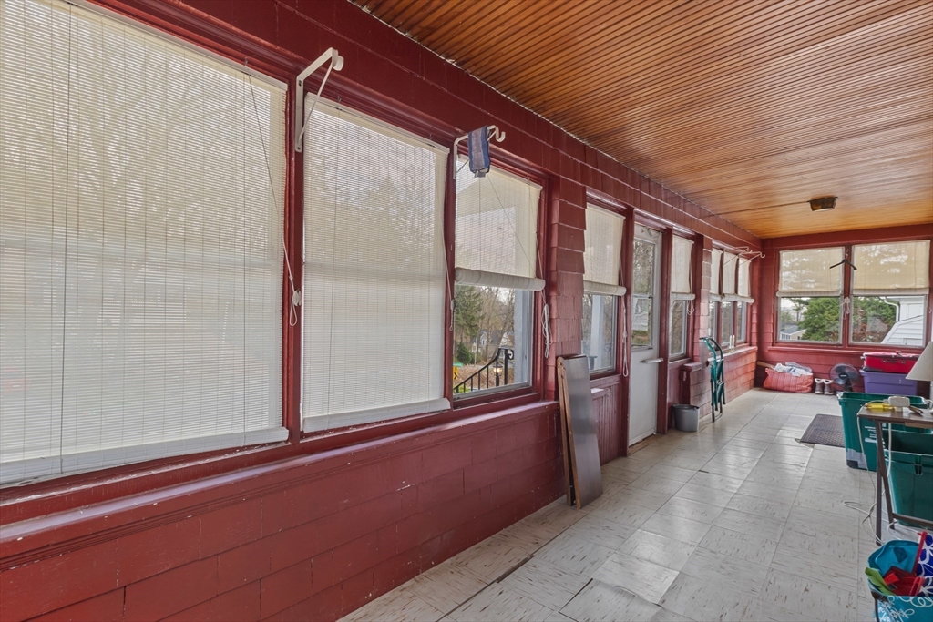 35 Chesterfield Road Worcester, MA 01602 - Photo 7 of 32