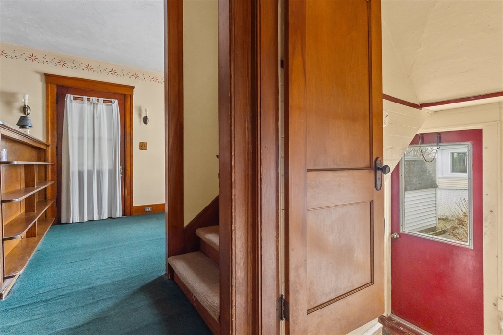 35 Chesterfield Road Worcester, MA 01602 - Photo 9 of 32