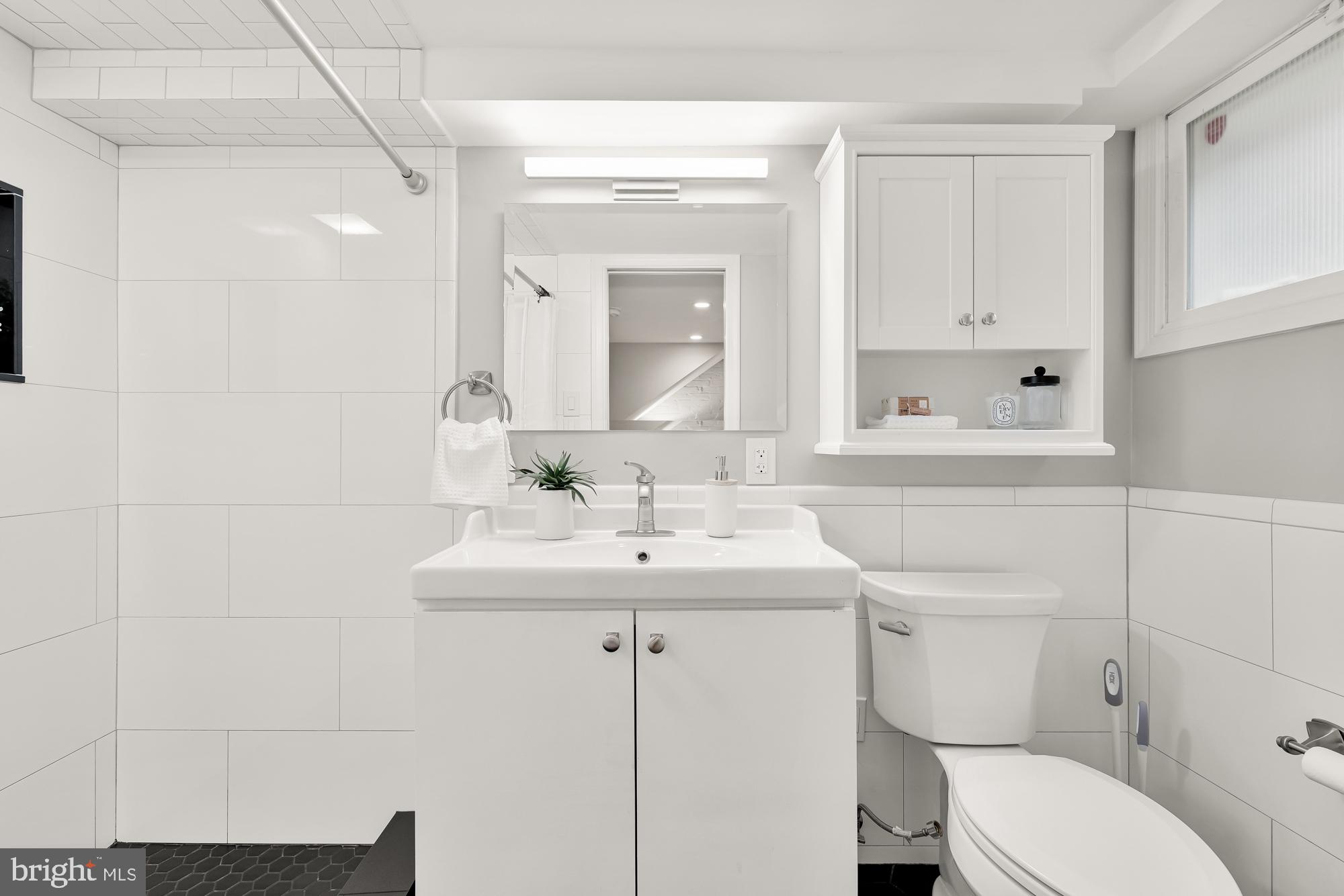 415 10th Street Northeast Washington, DC 20002 - Photo 44 of 51 Full bathroom