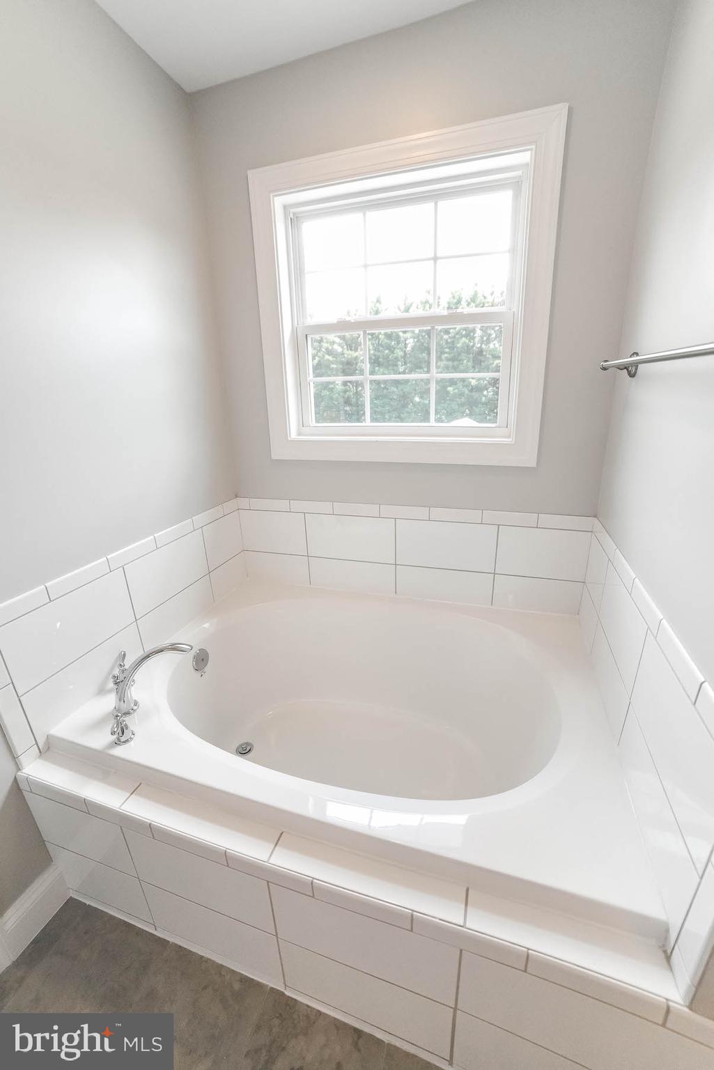 1155 Cove Point Road Lusby, MD 20657 - Photo 34 of 50 Owners Soaking Tub