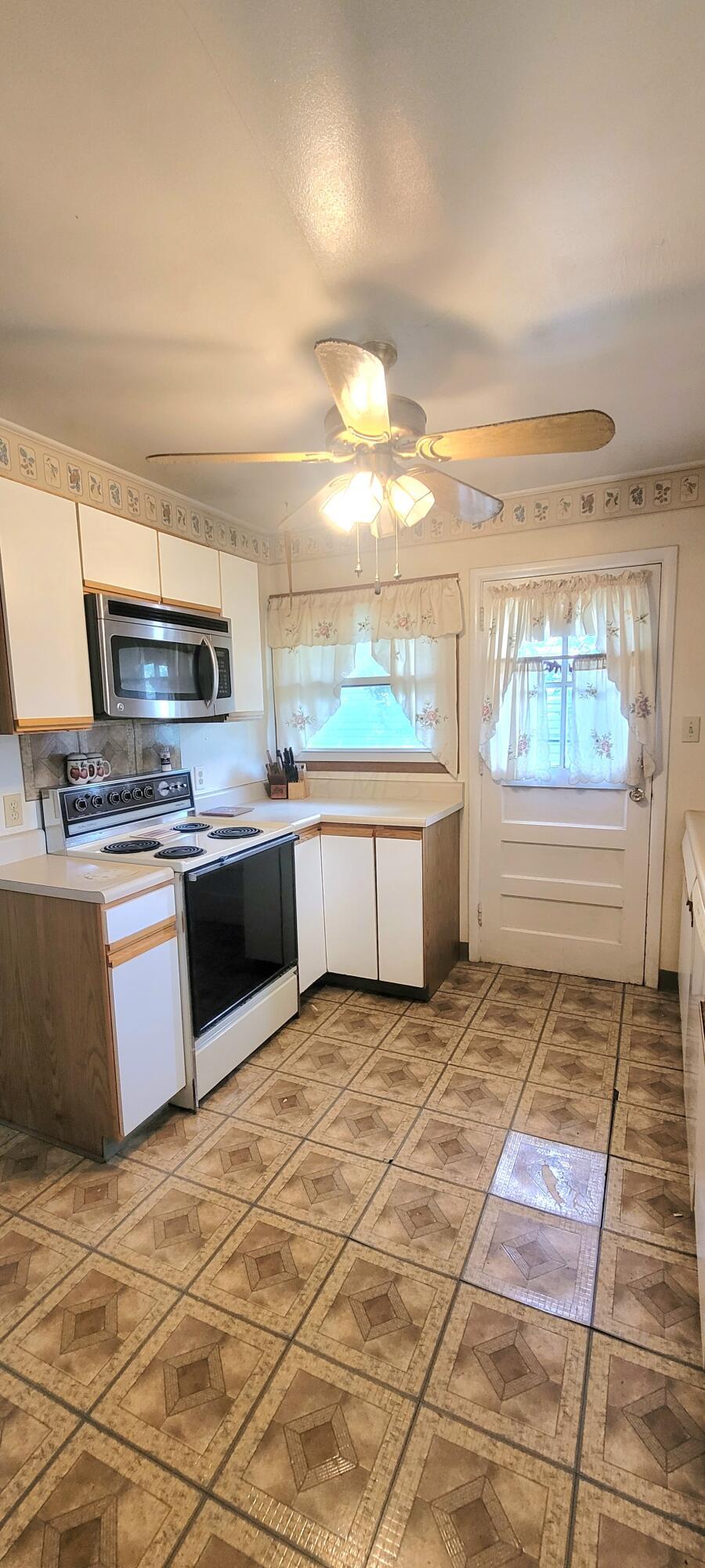 1183 Country Club Road Columbus, OH 43227 - Photo 7 of 24 Kitchen