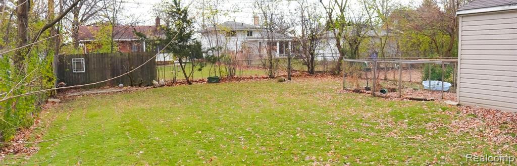 3133 Warick Road Royal Oak, MI 48073 - Photo 4 of 20