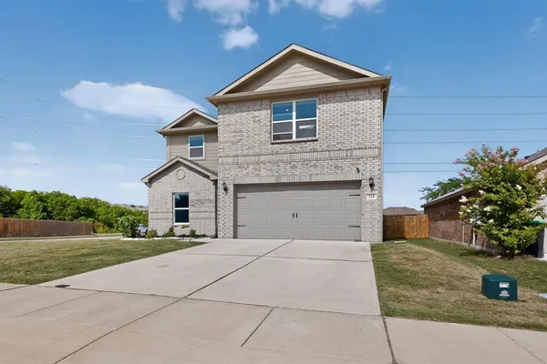 $374,999 | 218 Banjo Trail, Newark, TX 76071