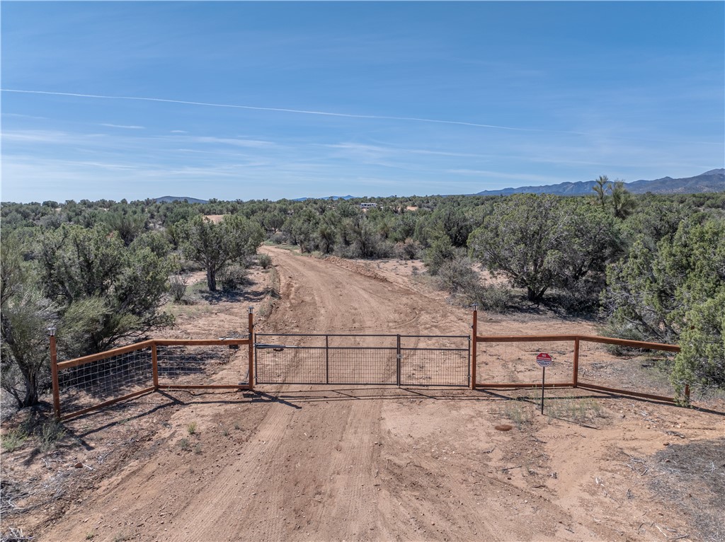 10116 East Hidden Valley Road Kingman, AZ 86401 - Photo 29 of 58 a view of a terrace