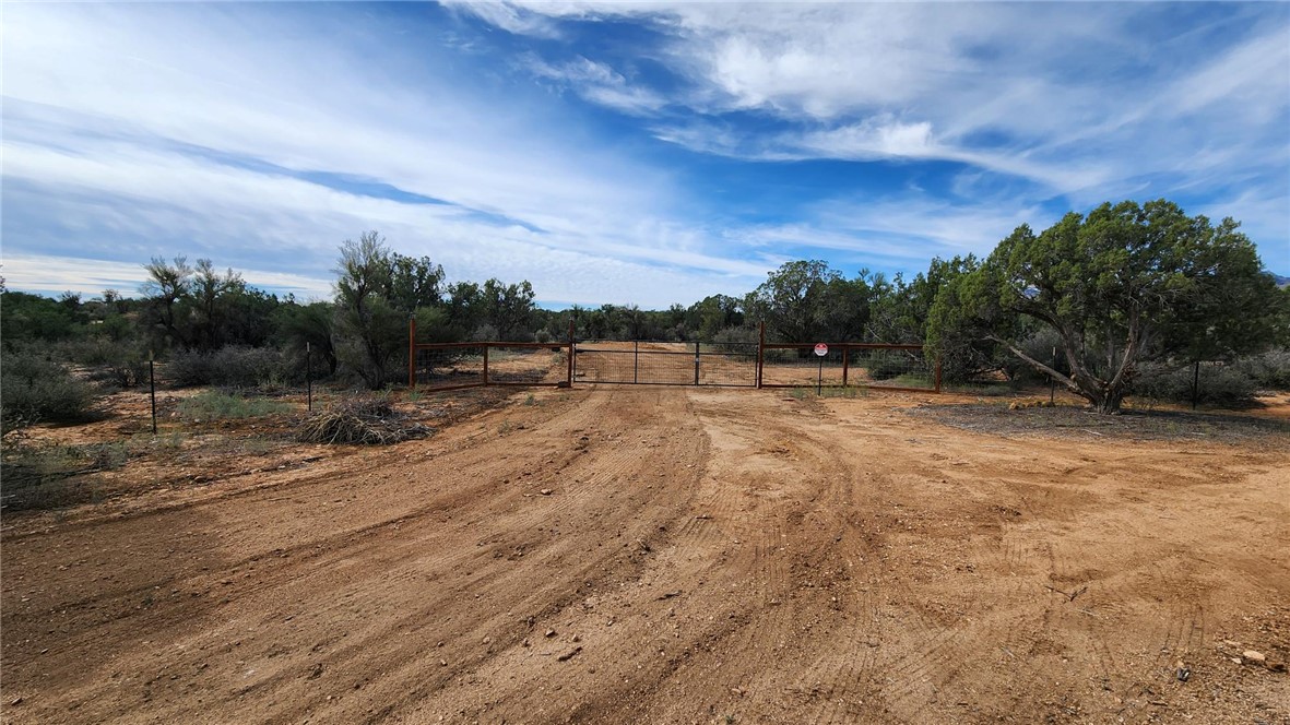 10116 East Hidden Valley Road Kingman, AZ 86401 - Photo 7 of 58 a view of outdoor space with city view