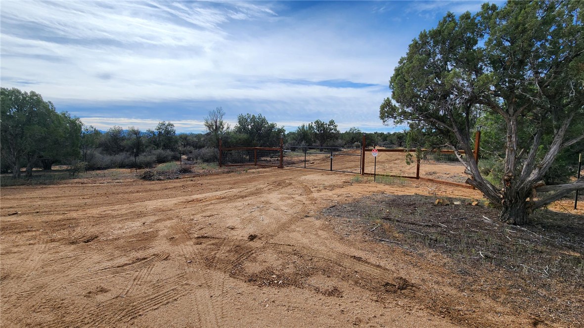 10116 East Hidden Valley Road Kingman, AZ 86401 - Photo 8 of 58 a view of outdoor space with city view
