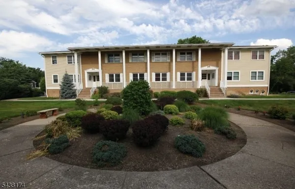 $2,300 | 105 Newark Pompton Turnpike, Unit B14D, Pequannock, NJ 07440