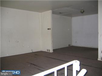 3023 Comly Road Philadelphia, PA 19154 - Photo 4 of 12 Living Room
