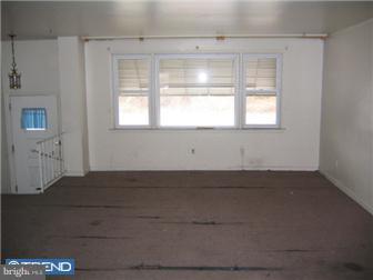3023 Comly Road Philadelphia, PA 19154 - Photo 5 of 12 Living Room