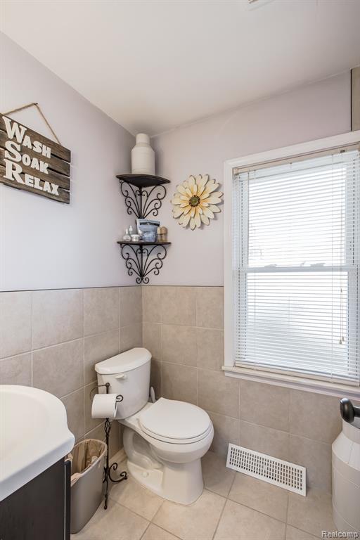 44084 Utica Road Utica, MI 48317 - Photo 19 of 46
