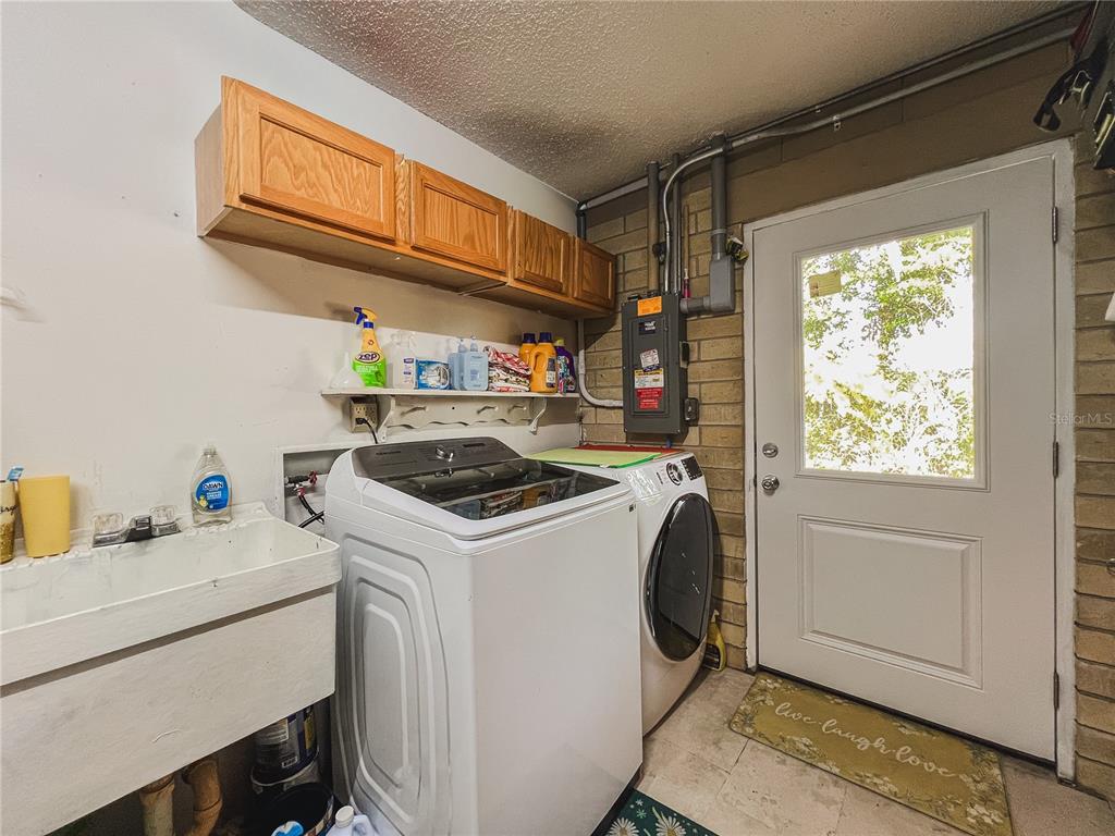1810 Anchor Avenue DeLand, FL 32720 - Photo 26 of 29 a utility room with dryer and washer