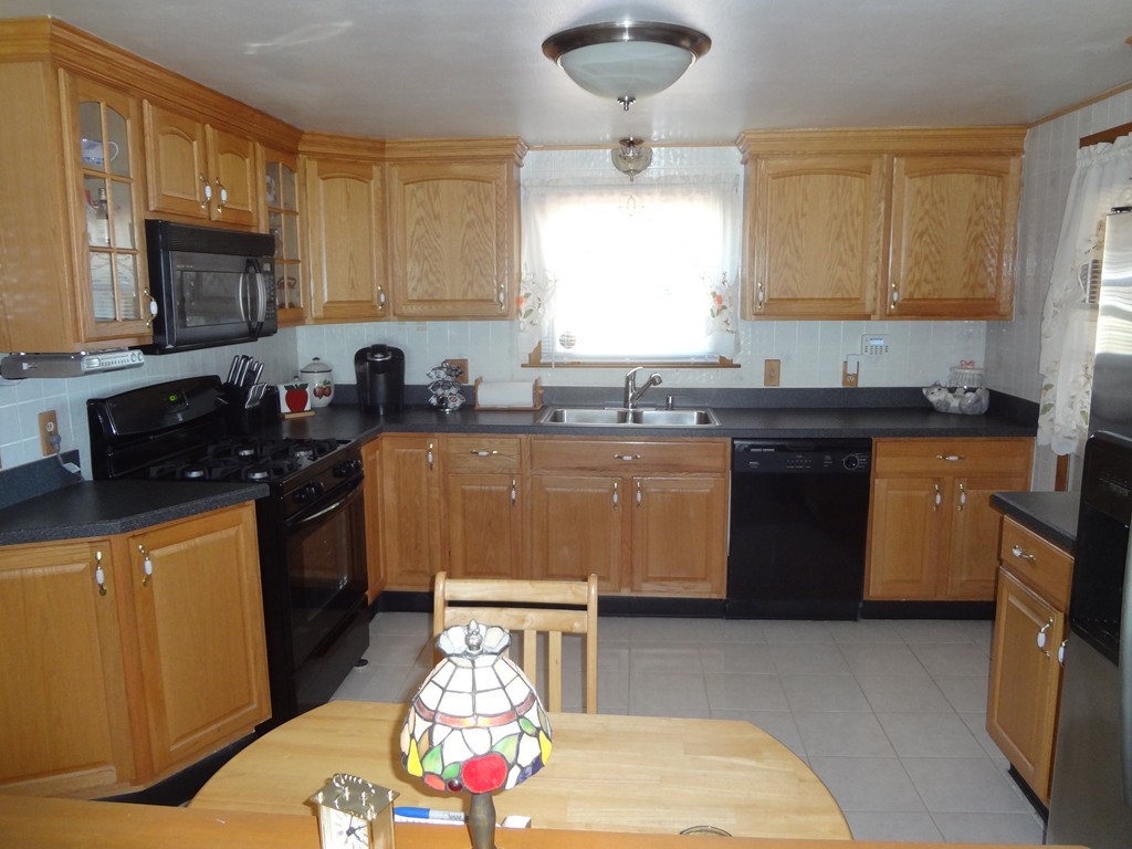 4 Fordham Street Springfield, MA 01104 - Photo 4 of 19