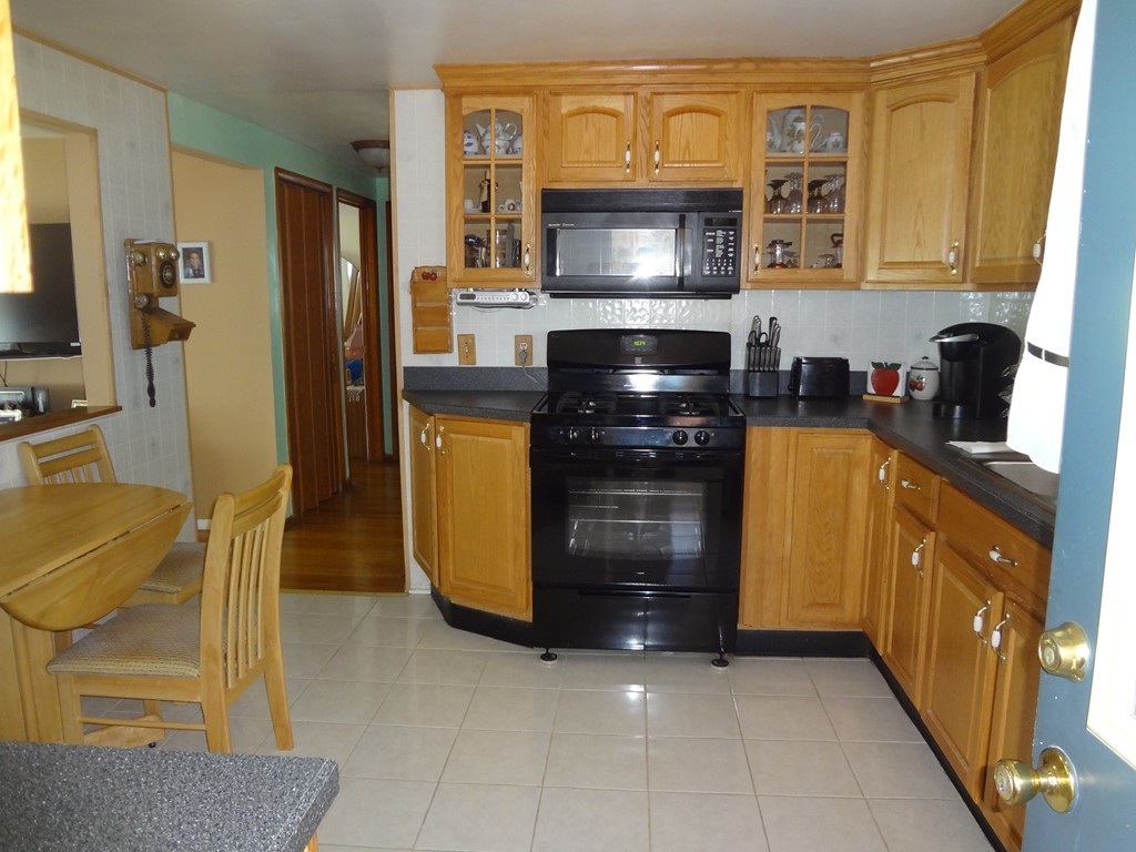 4 Fordham Street Springfield, MA 01104 - Photo 5 of 19