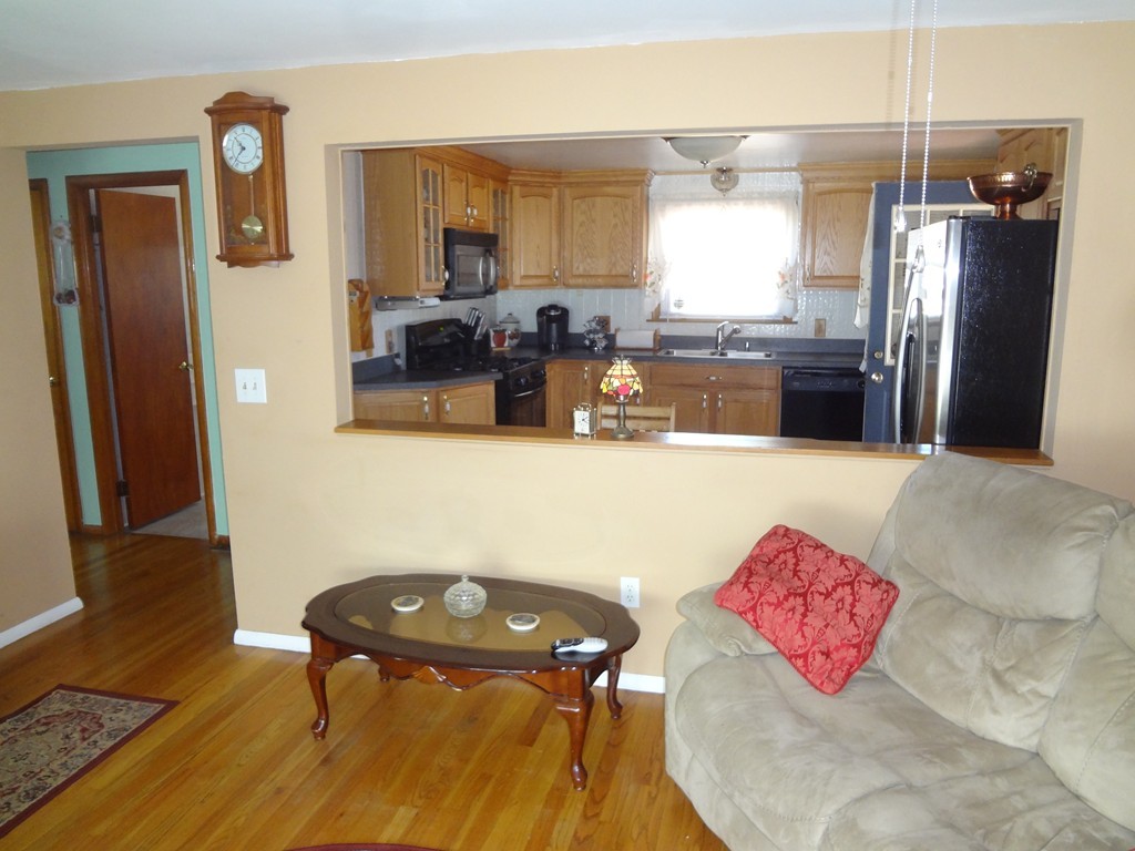 4 Fordham Street Springfield, MA 01104 - Photo 7 of 19