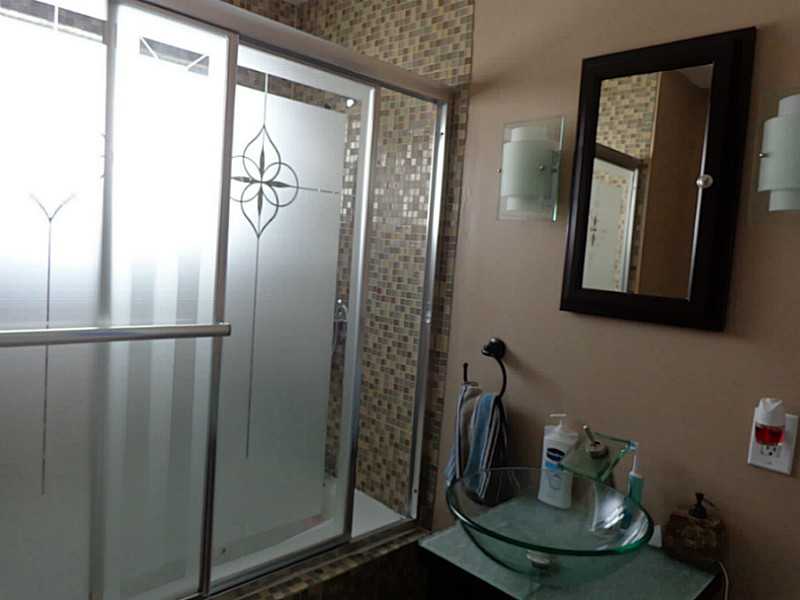 151 Rome Street Pawtucket, RI 02860 - Photo 8 of 11 Bathroom.