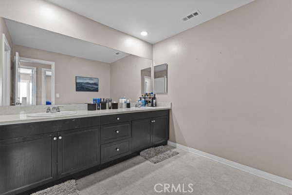 23347 Crystal Way Wildomar, CA 92595 - Photo 54 of 109 Dual Sink Bathroom for Bedrooms 1-3