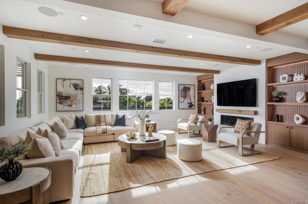 828 Conestoga Court Encinitas, CA 92024 - Photo 2 of 36 Great Room