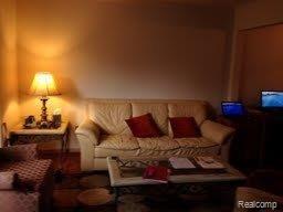 39599 Squire Road Novi, MI 48375 - Photo 9 of 12 SQUIRE LIVING1.jpg