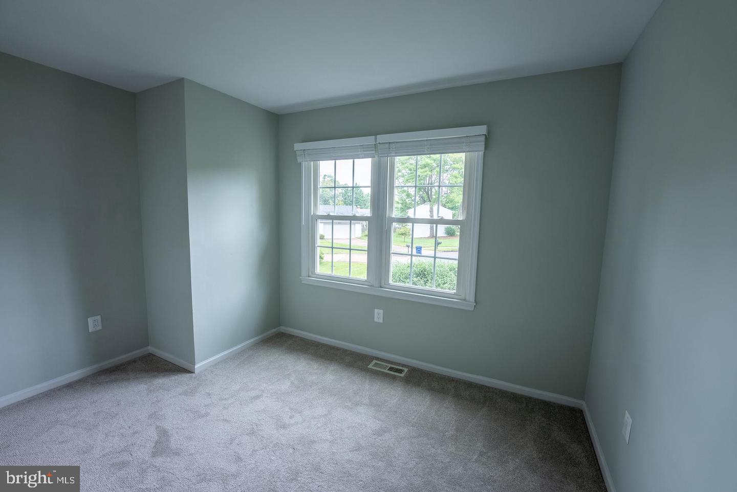 5629 Signal Point Court Burke, VA 22015 - Photo 37 of 48 an empty room with windows